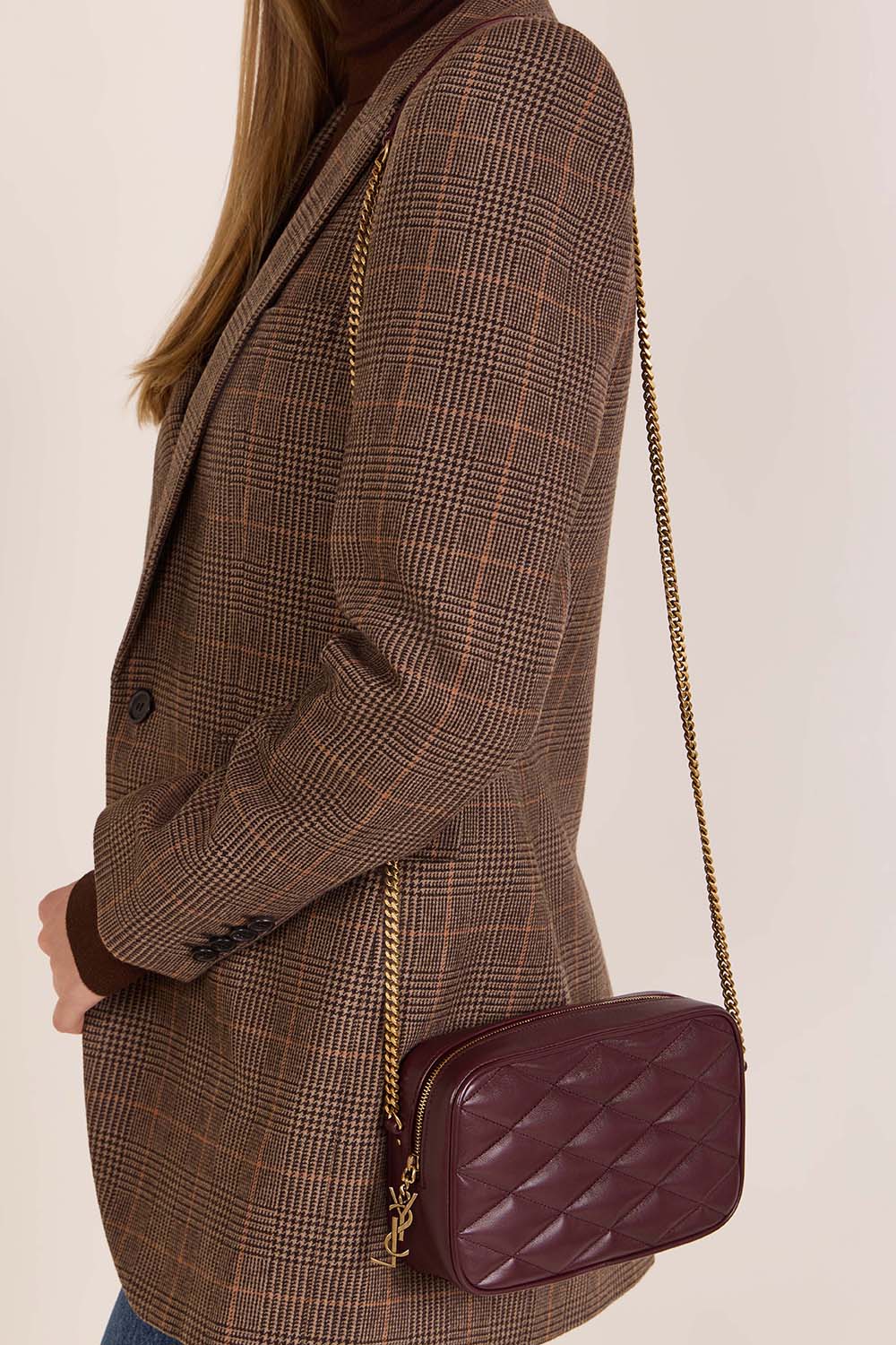 תמונת כל הלוק של תיק מיני קאמרה